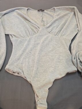 MAJORELLE Light Gray Long Sleeve V-Neck Bodysuit